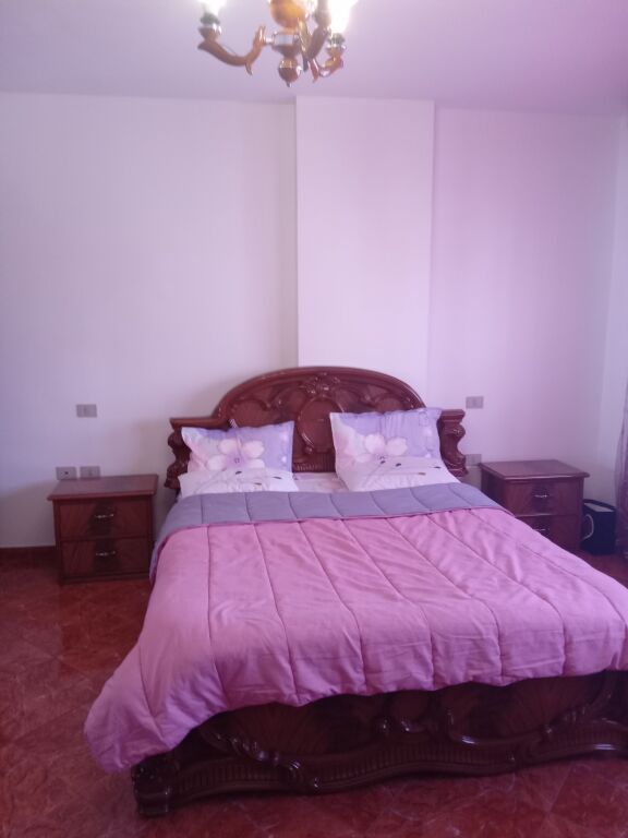 🏡✨ For Rent | Jepet me qera apartament 2+1 në anë të Bulevardit, Vlorë 🌟 📍 Apartamenti ndodhet në katin e 9 dhe