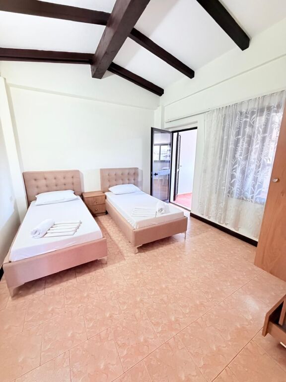 JEPET ME QERA APART-HOTEL NE ZONEN HEKURUDHA, PLAZH