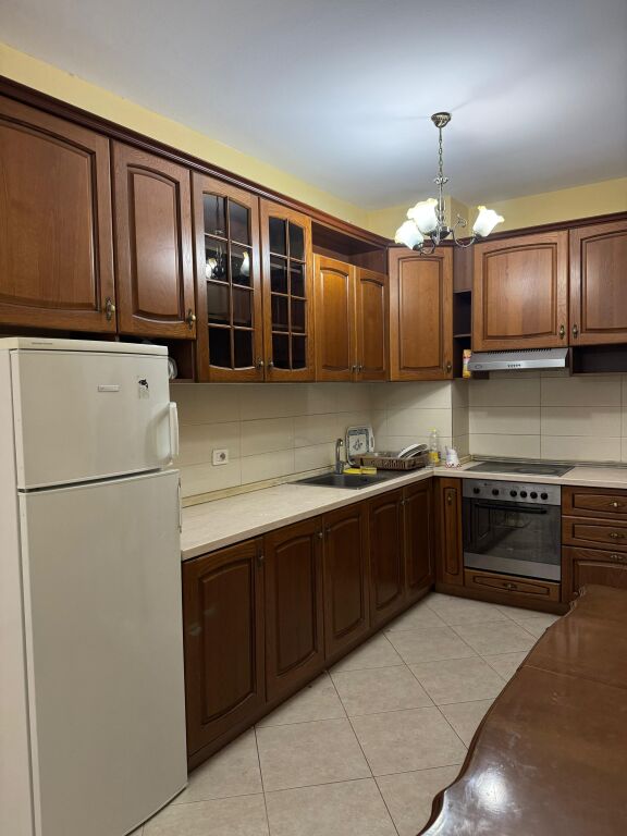 Apartament me qera 2+1 Astir