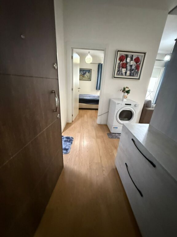 Apartament 1+1 me qera tek Materniteti i Ri ne Brryl