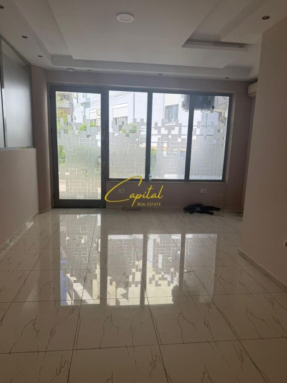 BUSINESS PREMISES FOR RENT 80 M2 DIBRA STREET 120,000 LEKE