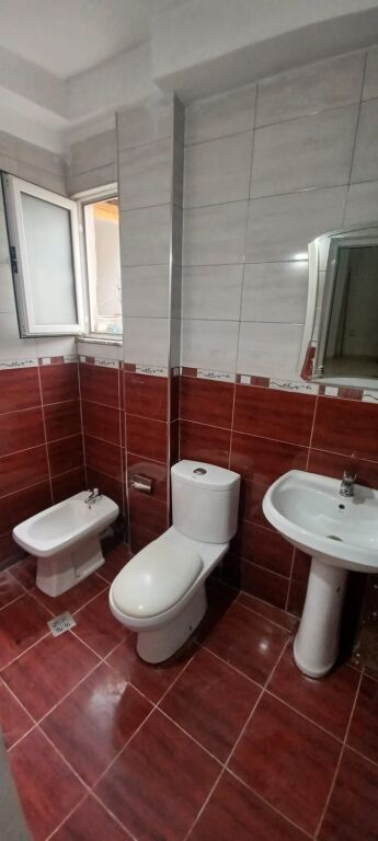 Jepet me qira 2+1 bosh Xhamlliku 350 mije leke