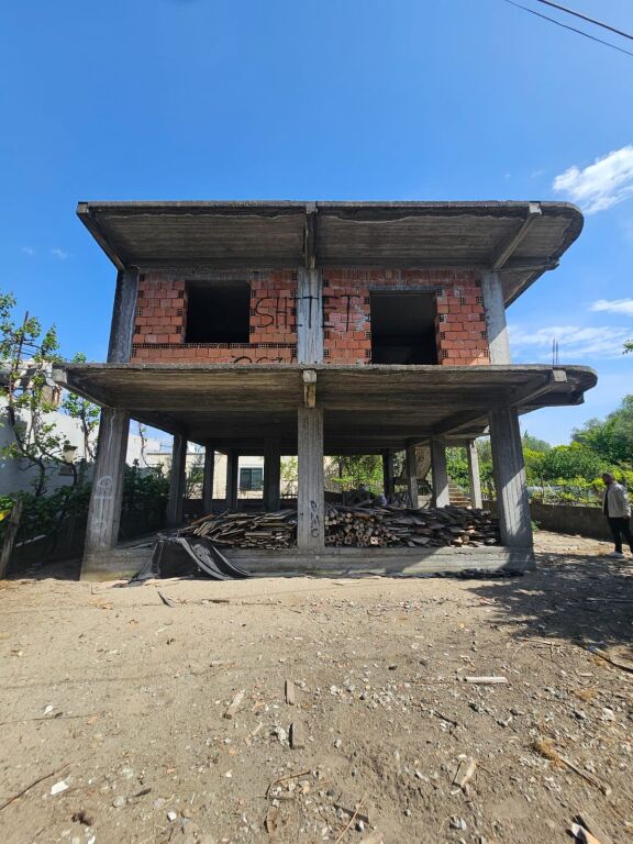 🏡 SHITET SHTËPI PRIVATE 2 KATE – FAZË KARABINA TEK XHAMIA 4 MINARET