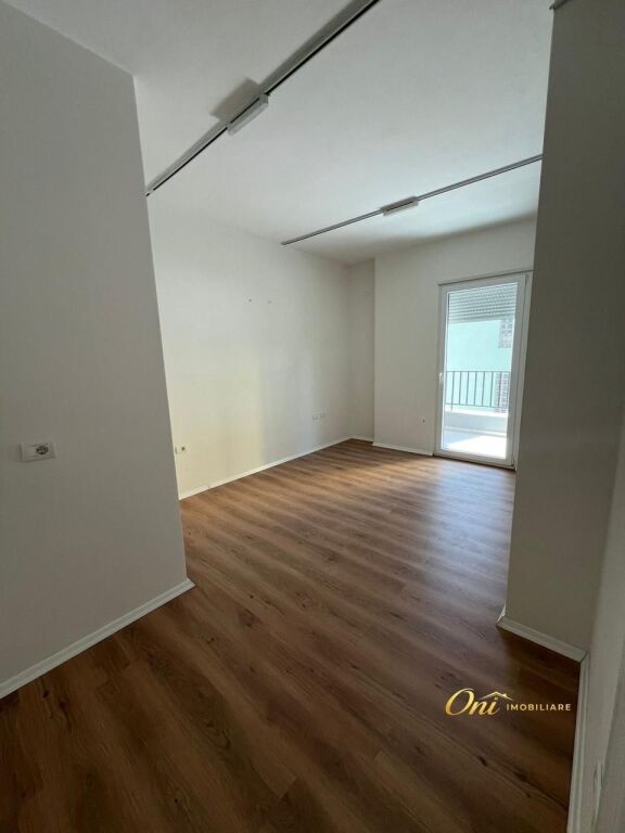 UFFICIO IN AFFITTO 135M2 PAZARI I RI