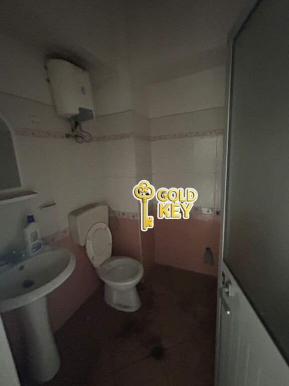 🏢JEPET ME QERA AMBIENT BIZNESI FASAD XHAMI ME PAMJE NGA STACIONI TRENIT