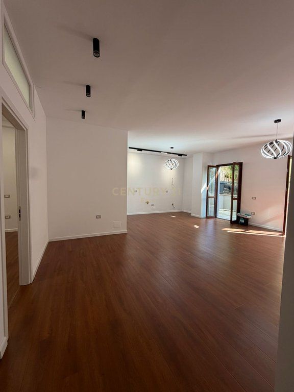 IN VENDITA APPARTAMENTO 2+1+2 BAGNI E VERANDA, SEFER EFENDIU, DURRËS!