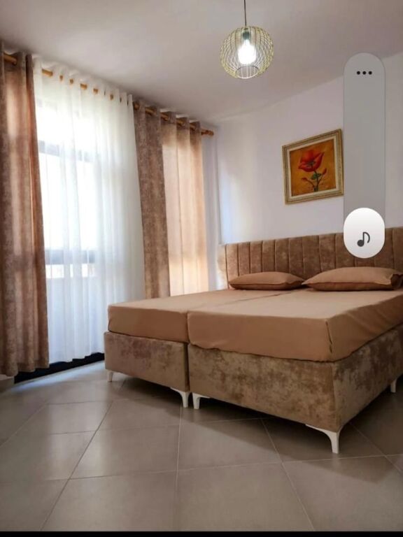 Qera | Apartament 1 + 1 | Rruga 5 Maji | 450 €/muaj