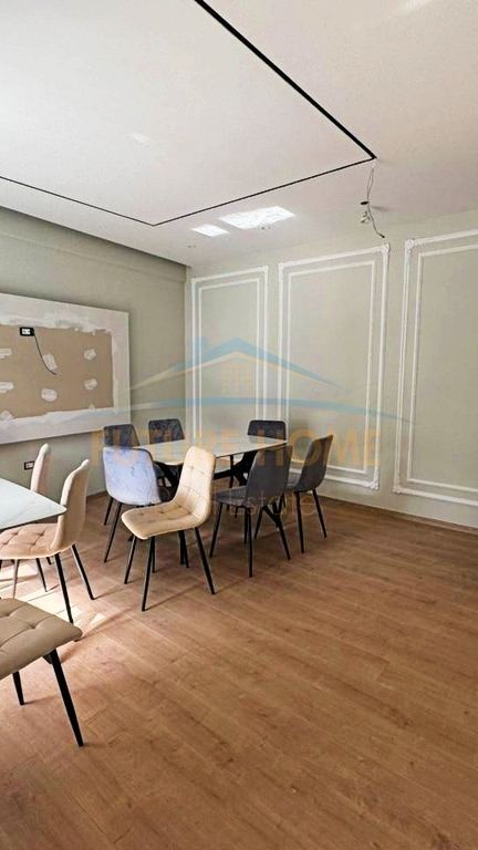 Shitet, Apartament 2+1, 5 Maji, Tirane.