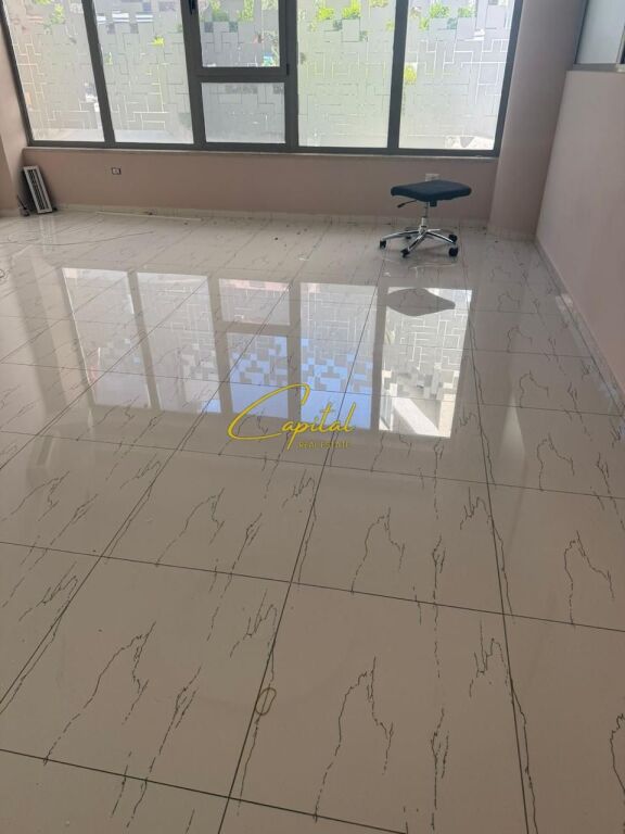 BUSINESS PREMISES FOR RENT 80 M2 DIBRA STREET 120,000 LEKE