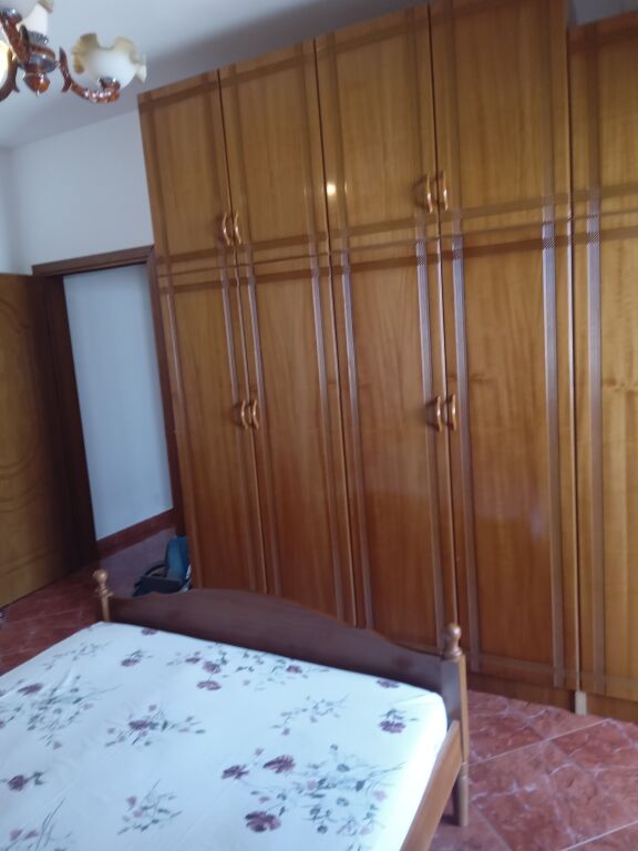 🏡✨ For Rent | Jepet me qera apartament 2+1 në anë të Bulevardit, Vlorë 🌟 📍 Apartamenti ndodhet në katin e 9 dhe