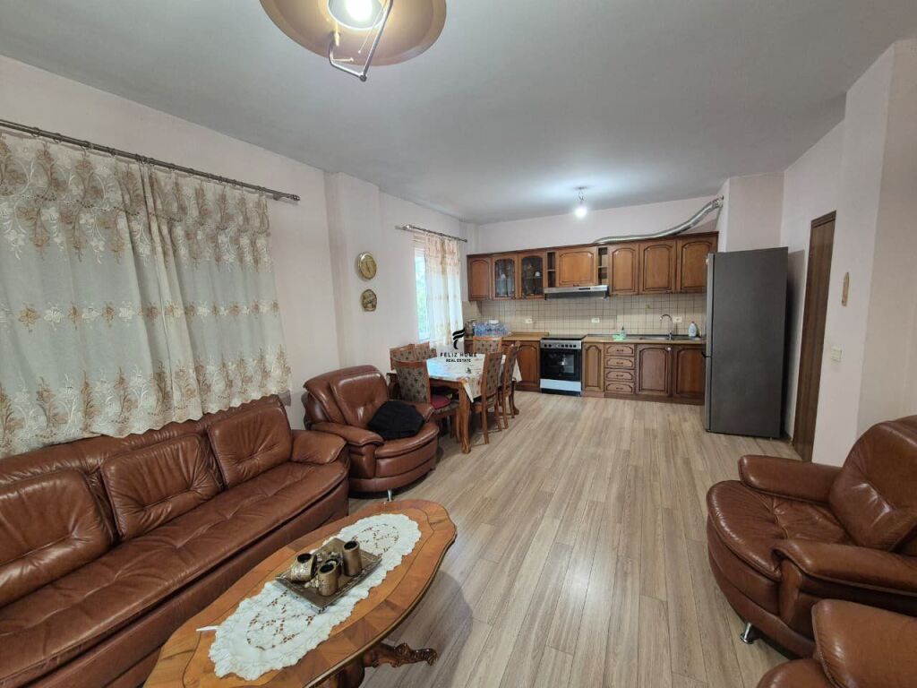 APARTAMENT ME QERA 2+1+2 KOMUNA E PARISIT 60.000 LEKE FH-73428