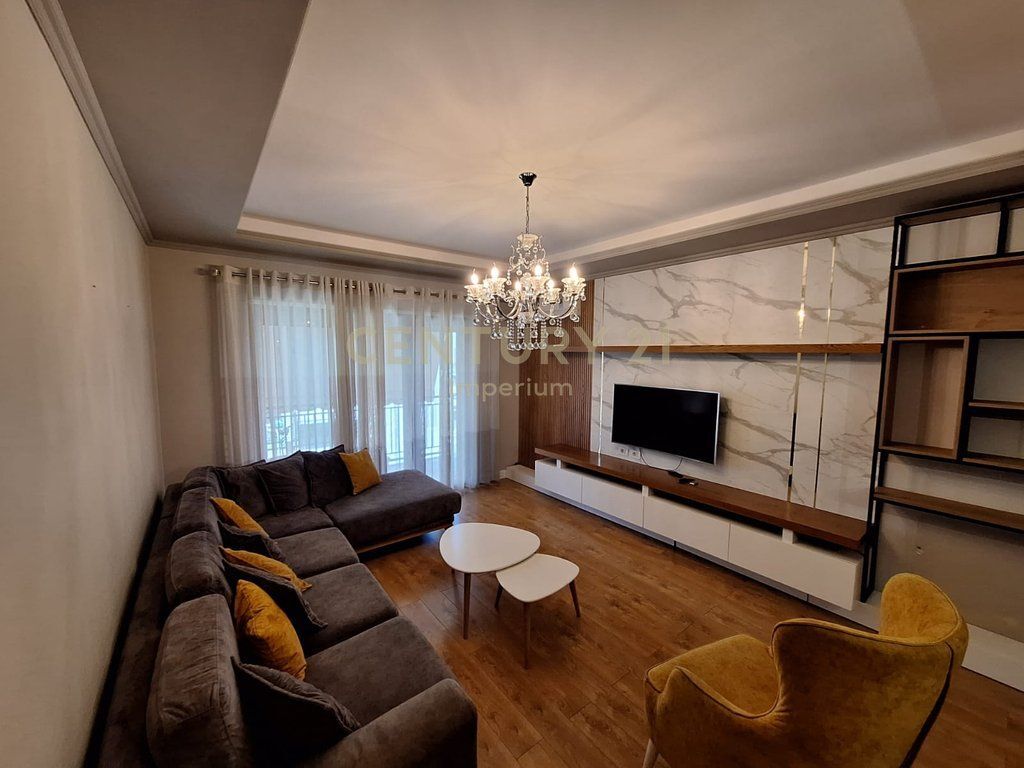 Apartament 2+1+post parkimi me qira tek Green City, Ish Fusha e Aviacionit!