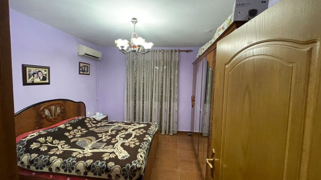 Appartamento 1+1+1 Blocco 6° Piano Edificio Esistente  Prezzo: 40.000 Leke / Mese Indirizzo: 21 Dhjetori, Vicino a Report Tv