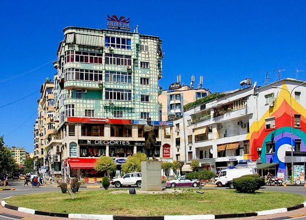 Shitet, Apartament 2+1, Sheshi Willson, Tiranë.
