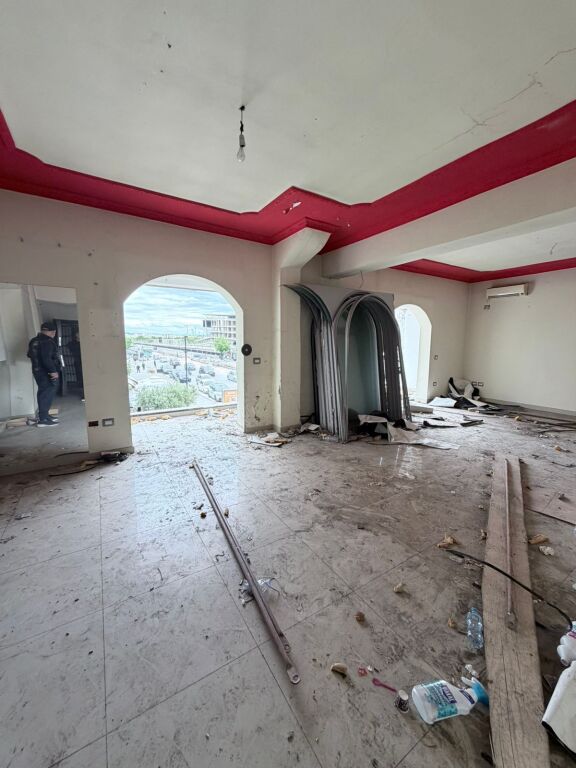 JEPET ME QERA AMBIENT BIZNESI PRANE STACIONIT TE TRENIT, DURRES