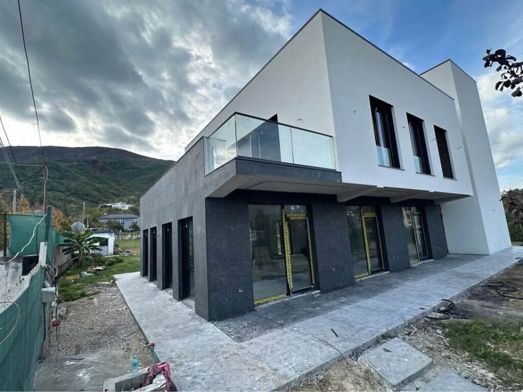 SERVICE UNIT FOR RENT  LAND - BERZHITE, TIRANA