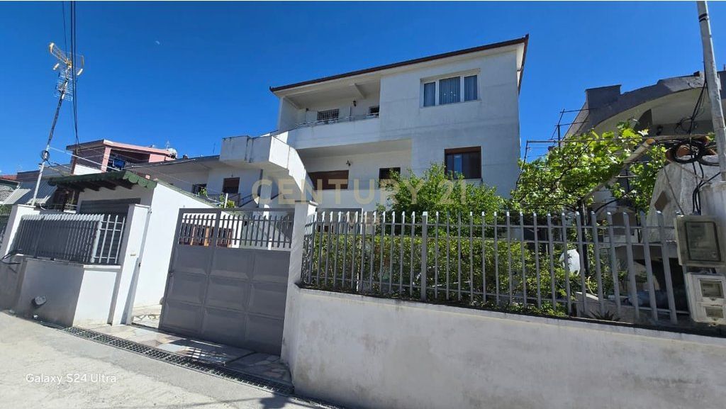 Vila 3-katëshe për shitje në Durrës, !!