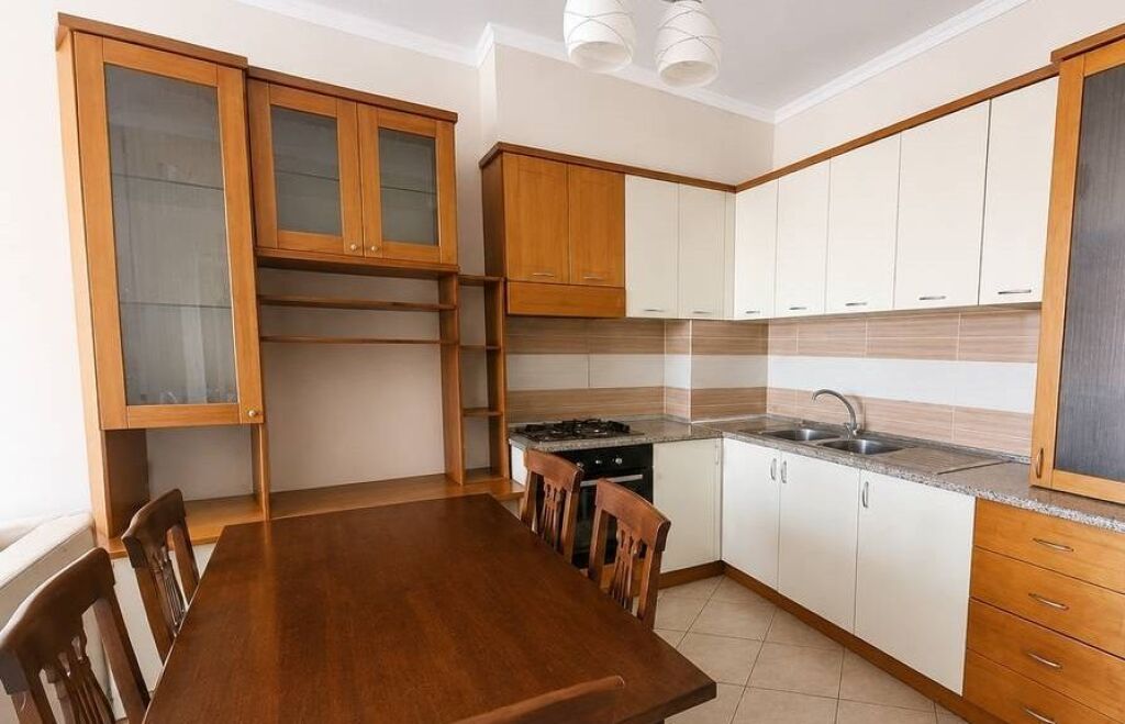 Apartament 2+1 me qira ne Fresk
