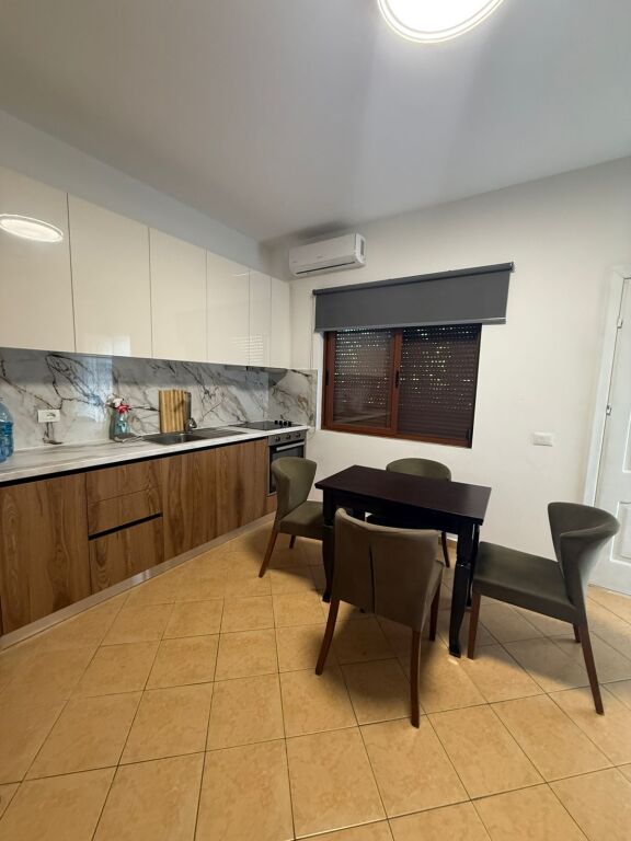 Bulevardi Ri Jepet Apartament 2+1 Me Qera