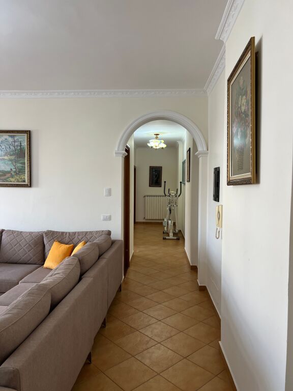 🏡 Jepet me qera Apartament Gjigand 2+1+2 &amp; 2 Bllk ne Vlore - Perballe Shk. Jani Minga - 40,000 Lekë/Muaji
