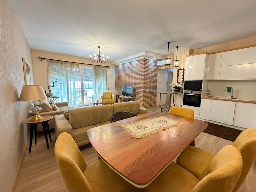 Rent, Apartment 3+1+2, Zogu i Zi, Tirane 1,000 €