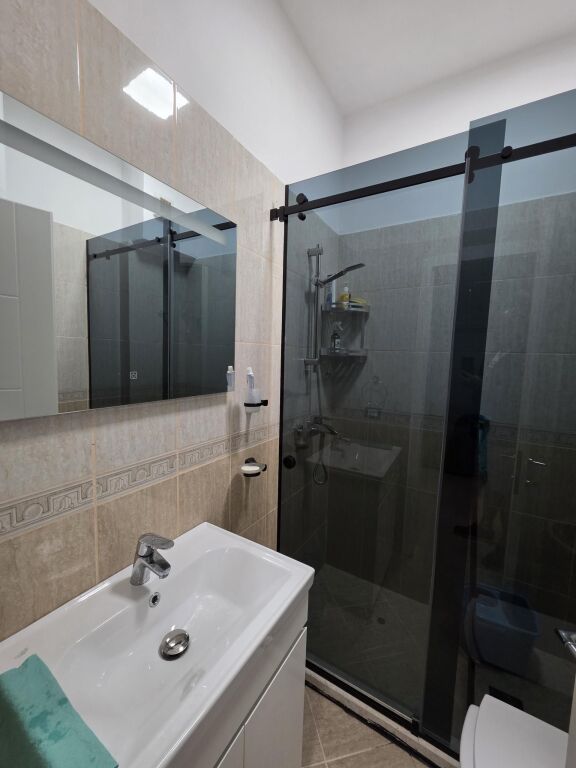 Ne Qerret Jepet Me Qira Apartament 1+1 Per Afatgjatë