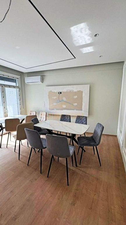 Shitet, Apartament 2+1, 5 Maji, Tirane.