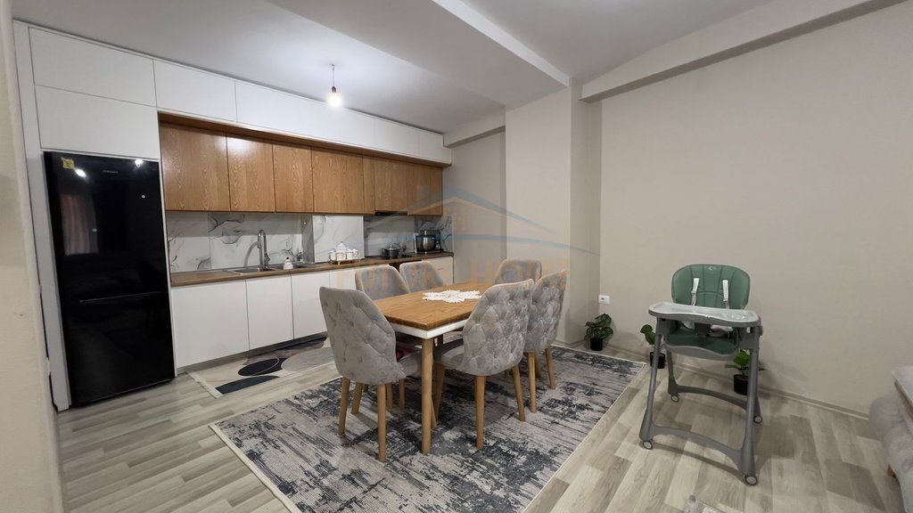 Shitet, Apartament 2+1+2+Post Parkimi, Kompleksi Jolla, Unaza e Re.