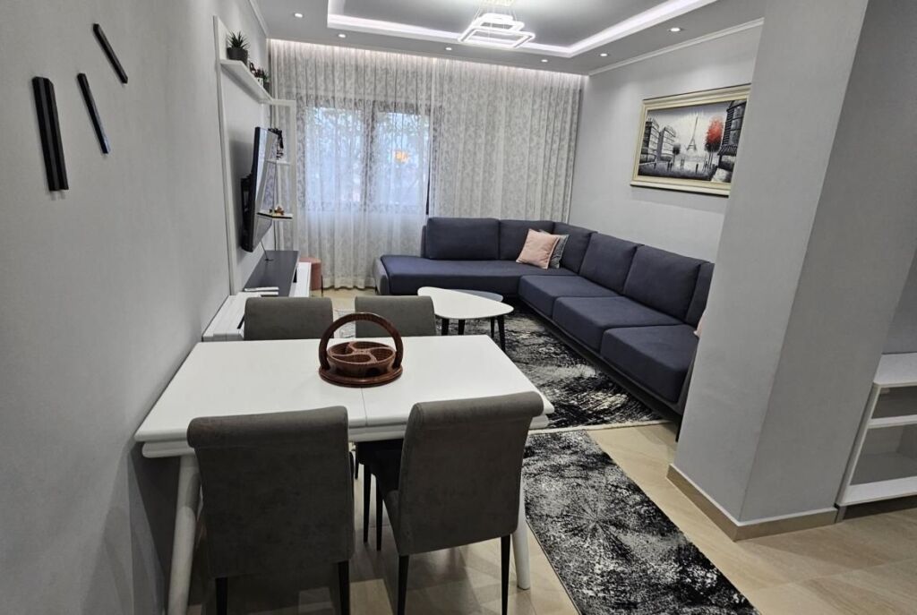 Tek Kopeshti Botanik Shitet Apartament 2+1+Depo Dhe I Mobiluar!