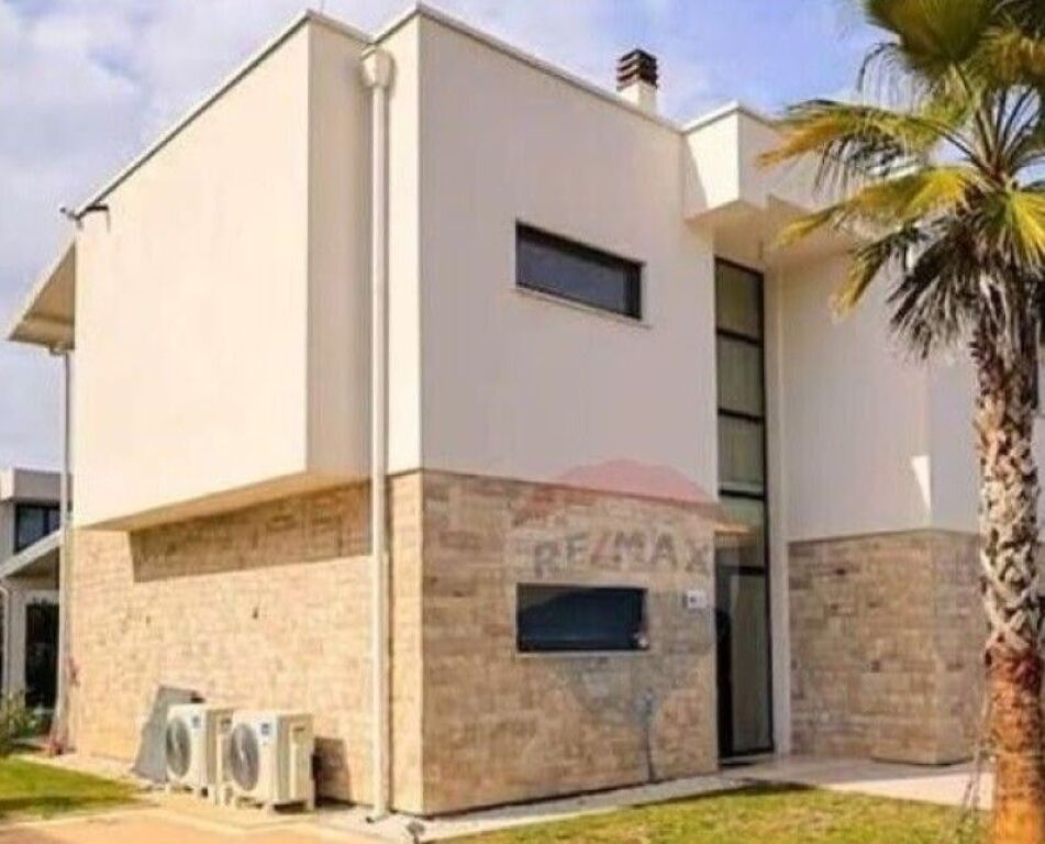 Villa con Piscina in San Pietro Residence  ID:530281030-999