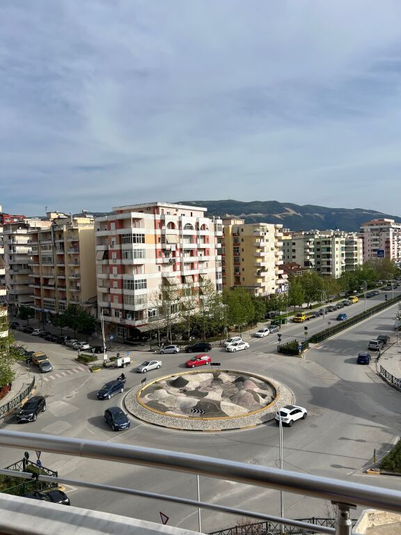 🏡 Jepet me qera Apartament Gjigand 2+1+2 &amp; 2 Bllk ne Vlore - Perballe Shk. Jani Minga - 40,000 Lekë/Muaji