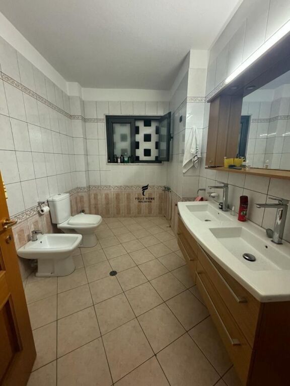 ZYRE ME QERA 202 M2 RRUGA E ELBASANIT 130.000 LEKE FH-73480