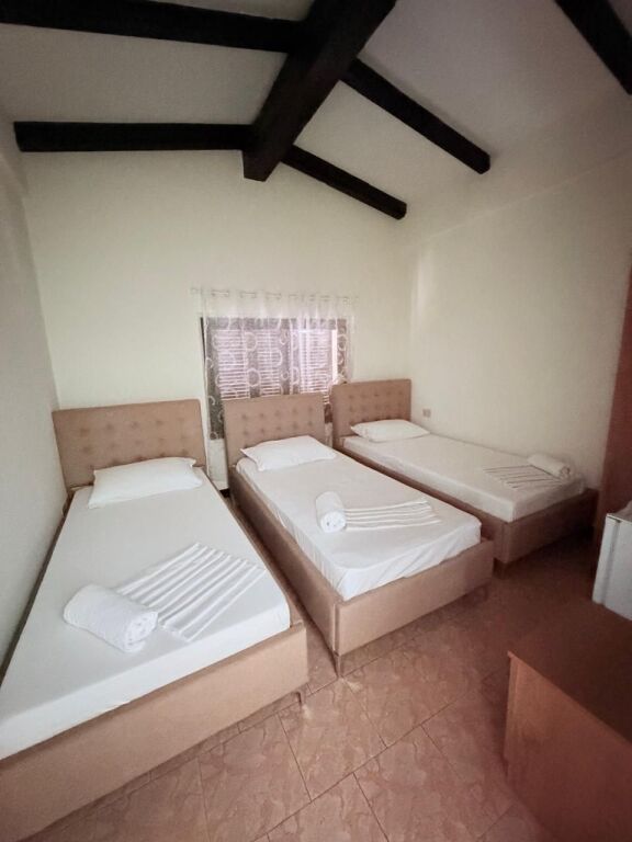 JEPET ME QERA APART-HOTEL NE ZONEN HEKURUDHA, PLAZH