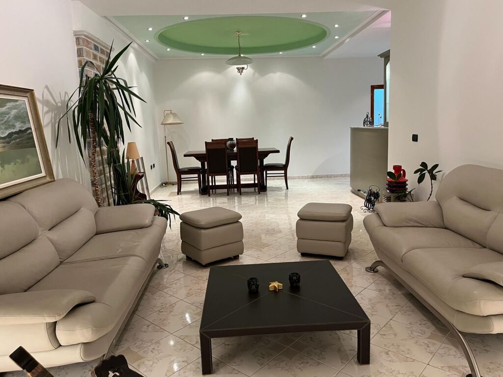 🏡 FOR RENT | JEPET ME QIRA APARTAMENT 3+1+2+2 – VLORË, SKELE (BULEVARDI)
