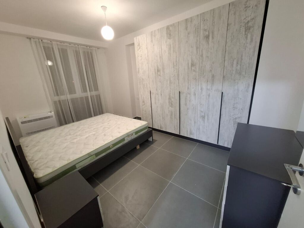 Appartamento 2+1 in affitto, alla fine della via 5 Maj vicino ai nuovi edifici 500 mila lek