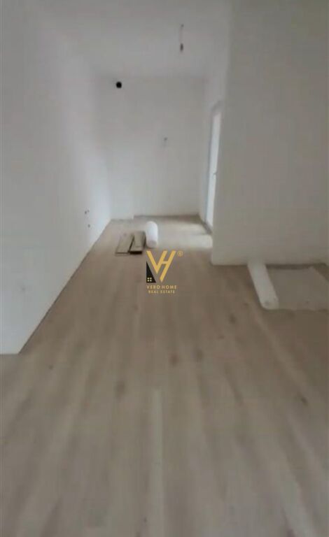 JEPET ZYRE 75 M2 ME QERA TEK AURA, LAPRAKE 600 EURO