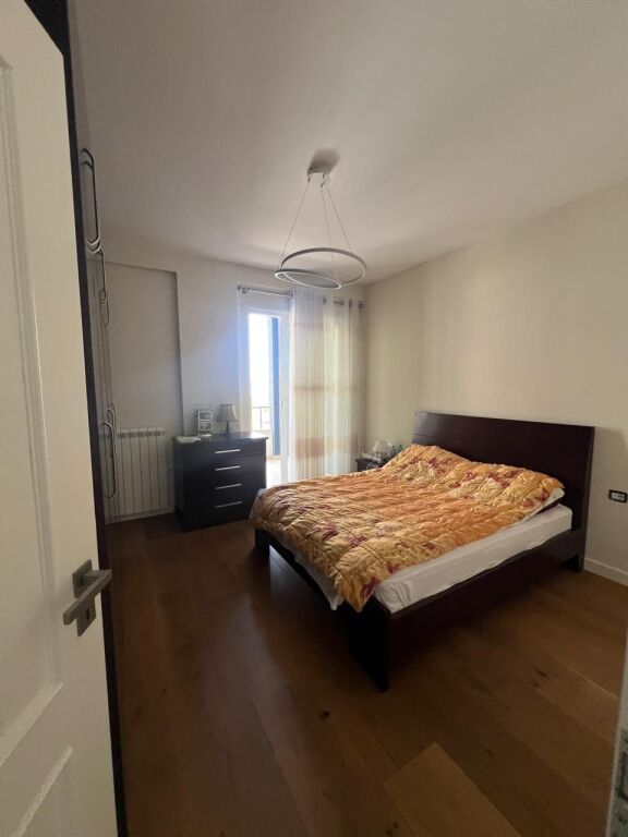 SHITET APARTAMENT 2+1 + 2 TUALETE + 3 BALLKONE /  Kompleksi Latifi, Kinostudio