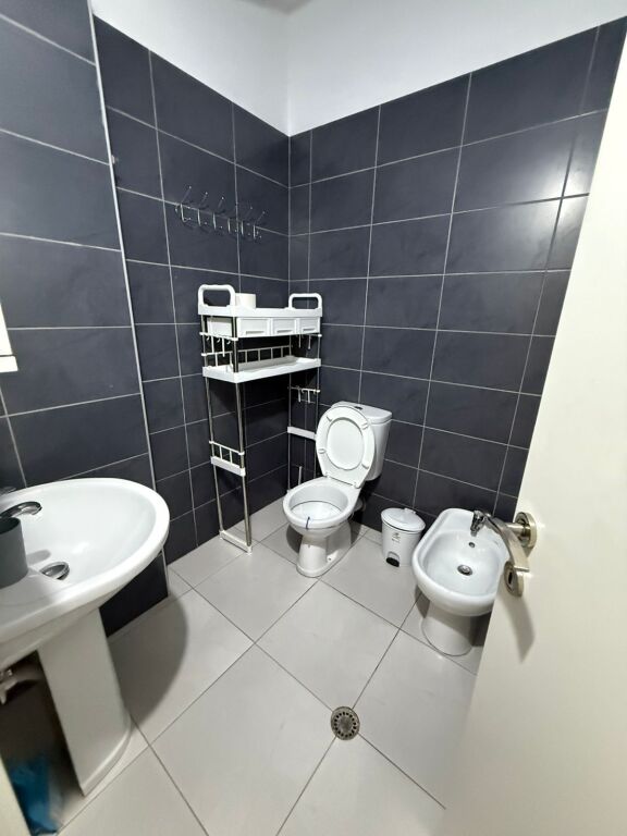 Apartament 1+1 me qera tek Materniteti i Ri ne Brryl