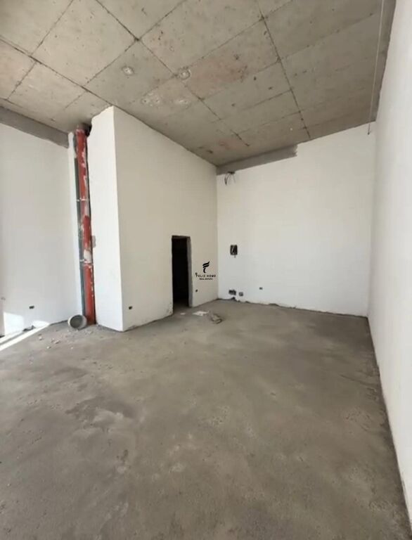 SHOP FOR RENT 88 M2 LAPRAKE 180,000 LEKE FH-73573