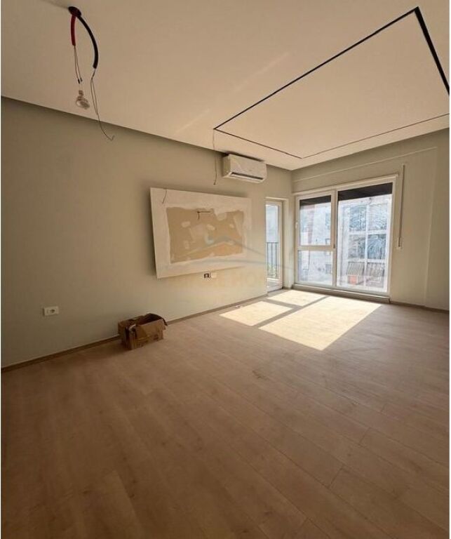 For sale, apartment 1+1, 5 Maji, Tirana.