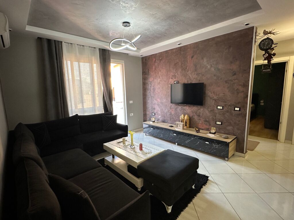 Apartament -Per qera