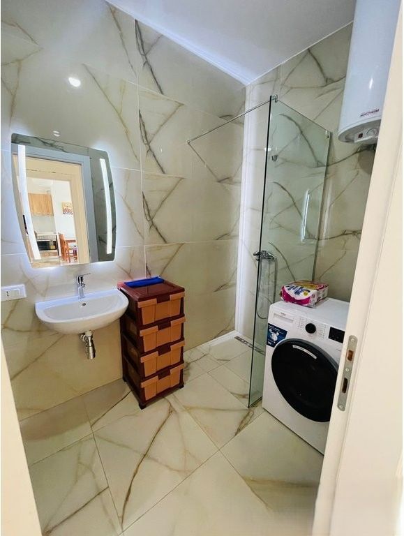 Tek Arlis Prane Farmacise 10 Japim Apartament 1+1 Me Qira! 500 € /Muaj