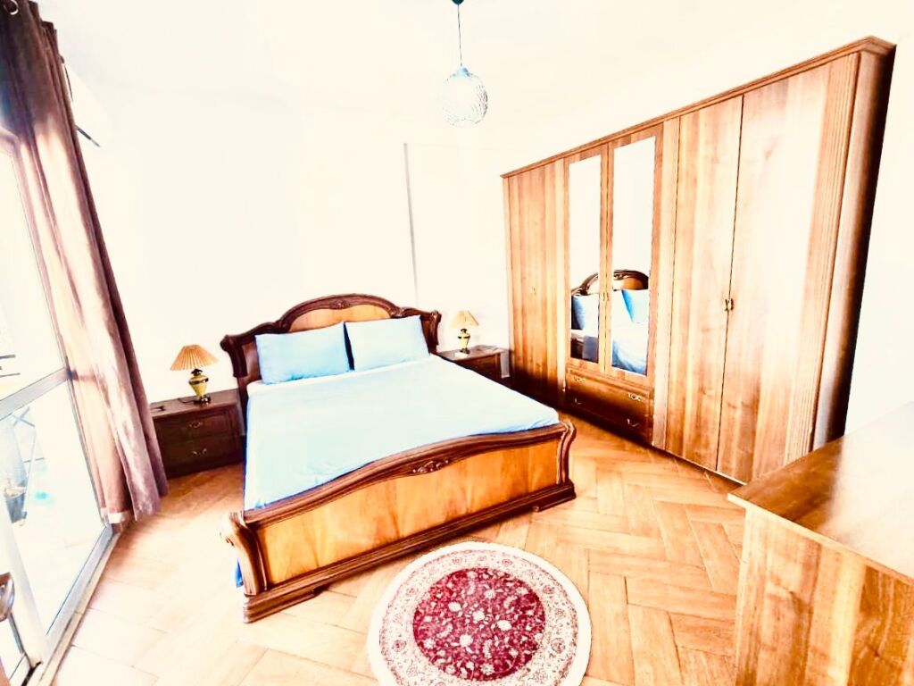🏡 Apartament 2+1 me qira – Rruga e Barrikadave