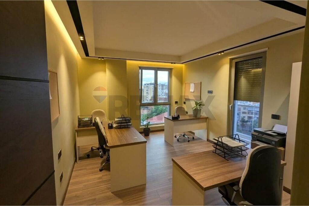 2+1+2 Environment for Office Center