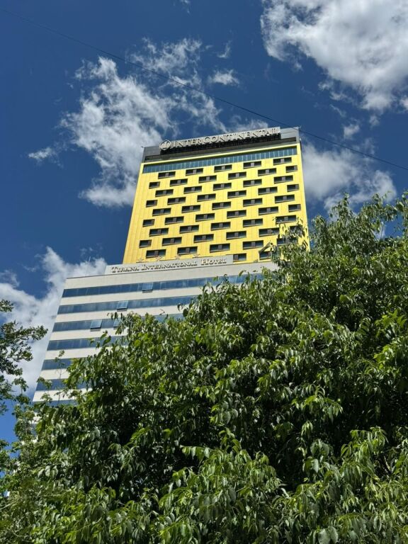 Ekskluzive Sheshi Skenderbej Shitet apartament 2+1+2 OKAZION