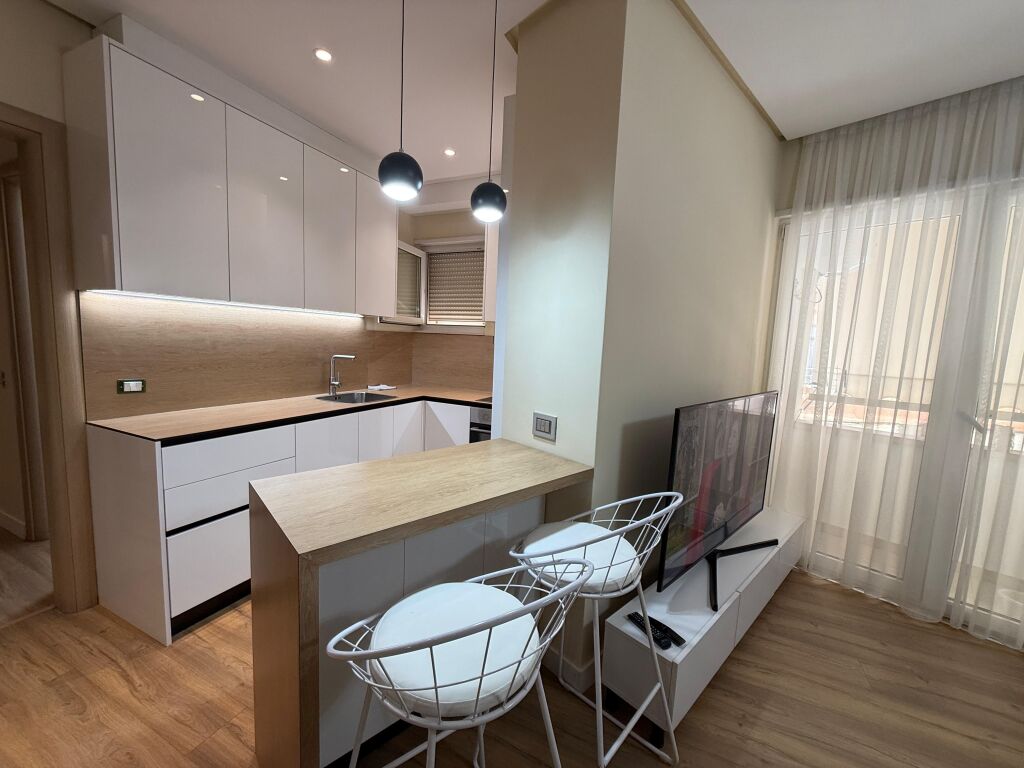 Apartment 1+1 for rent at Pazari I ri!