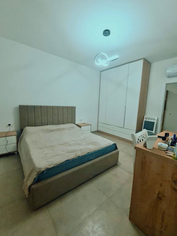 🏢Rruga e Dibres,Kompleksi Arlis jepet me qera apartament 2+1+2 i mobiluar.65,000 Leke