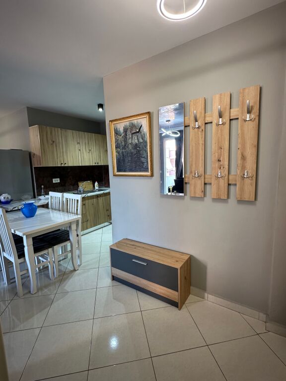Apartament -Per qera