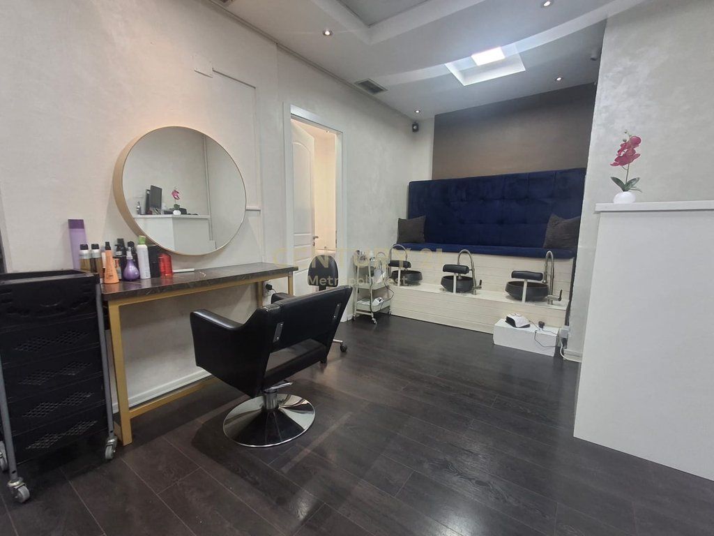 IN VENDITA ATTIVITÀ “Nails, Hair &amp; Make Up Beauty Salon” presso la Scuola di Balletto!
