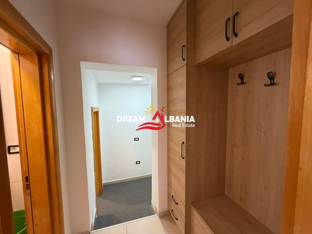 Jepet me qera apartament 1+1 me verande tek rruga Fortuzi (ID 42111570)